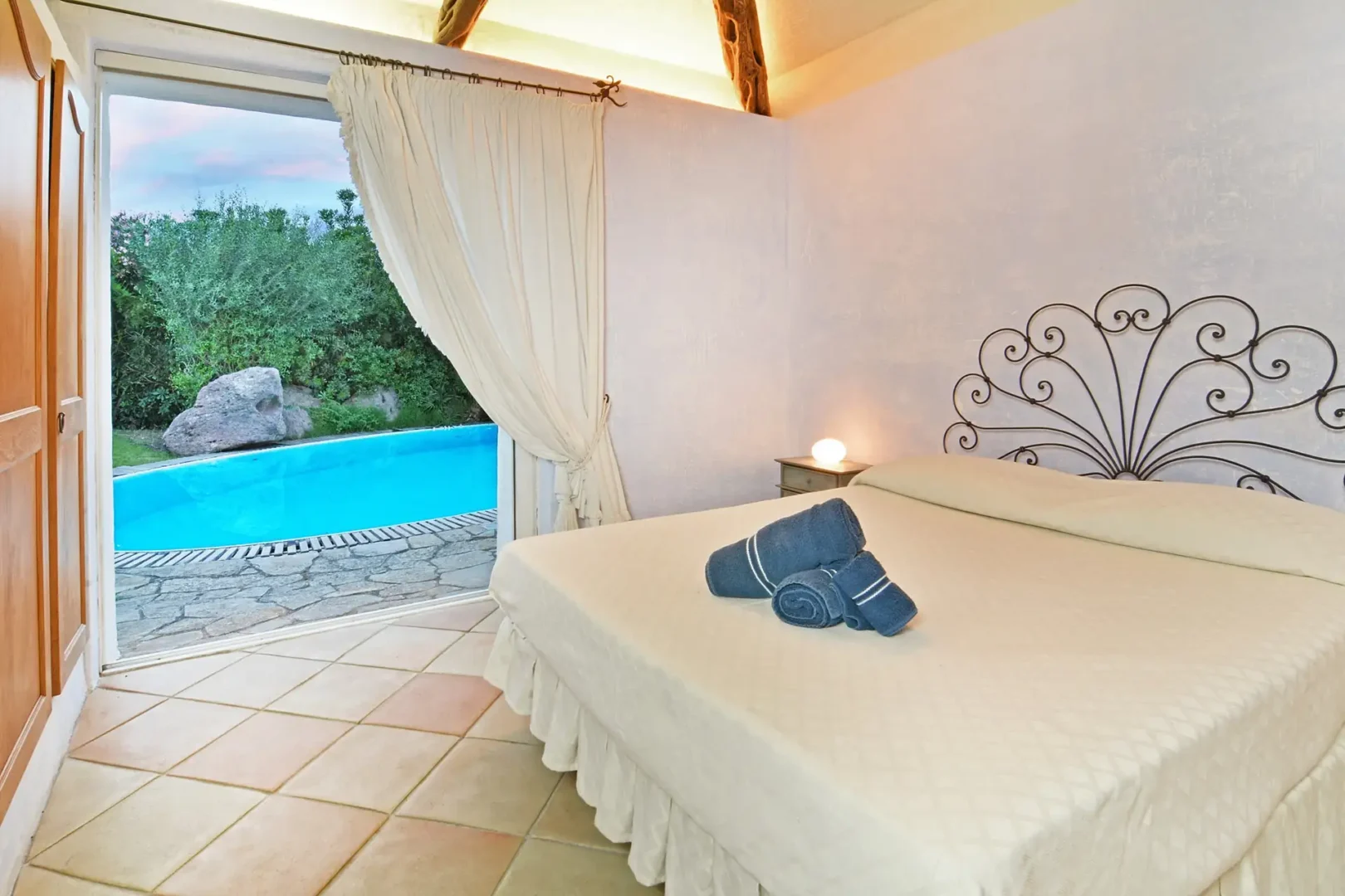 bedroom Sky Villa Flor