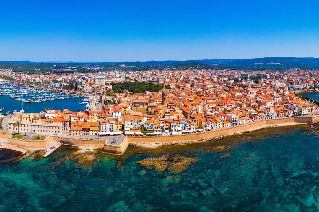 Vista aerea di Alghero sul centro storico