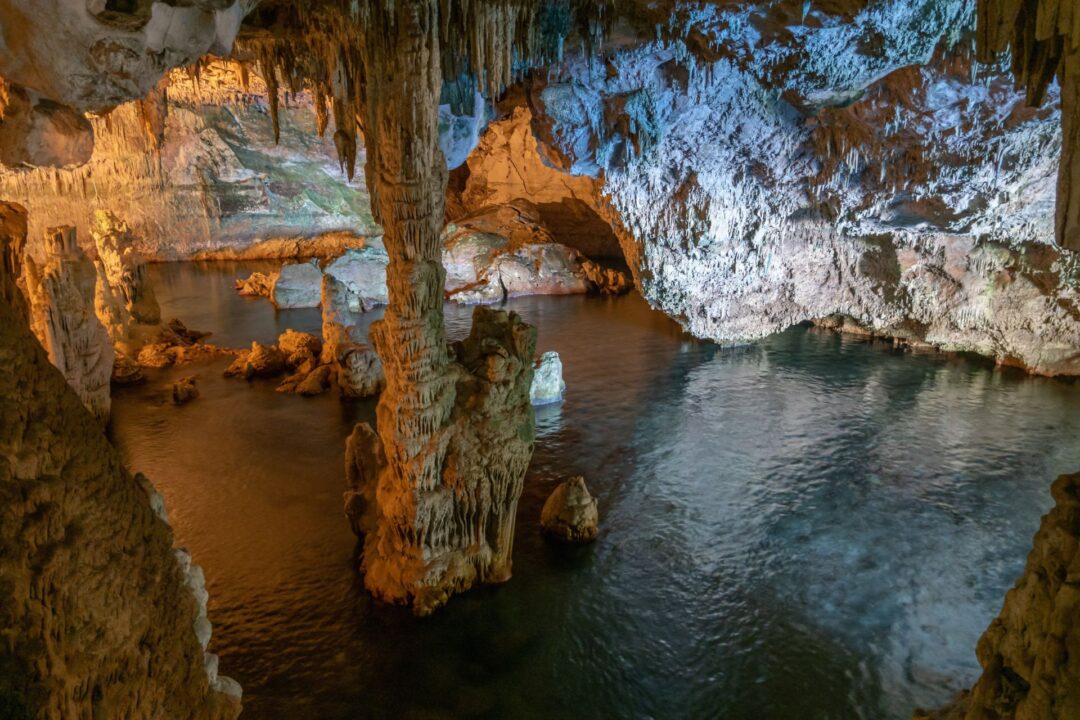 Vista interna delle Grotte di Nettuno